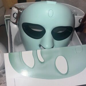 Qure red light mask